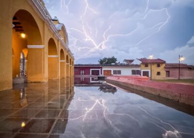 El reflejo de una tormenta. Ángel Melgar - Antigua Guatemala, Sacatepéquez.