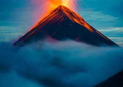 Fuego previo al anochecer. Luis Rodríguez - Volcán de Fuego, Chimaltenango.