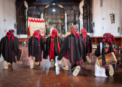 Cofrades Rezando. Manuel Grajeda - Iglesia de Santo Tomás, Chichicastenango, Quiché.