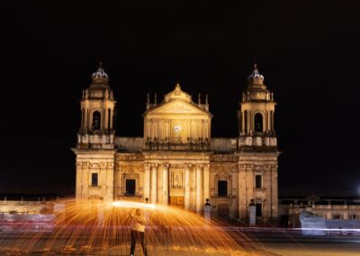 Chispas del tiempo. Óscar Melchor - Plaza de la Constitución, Ciudad de Guatemala.