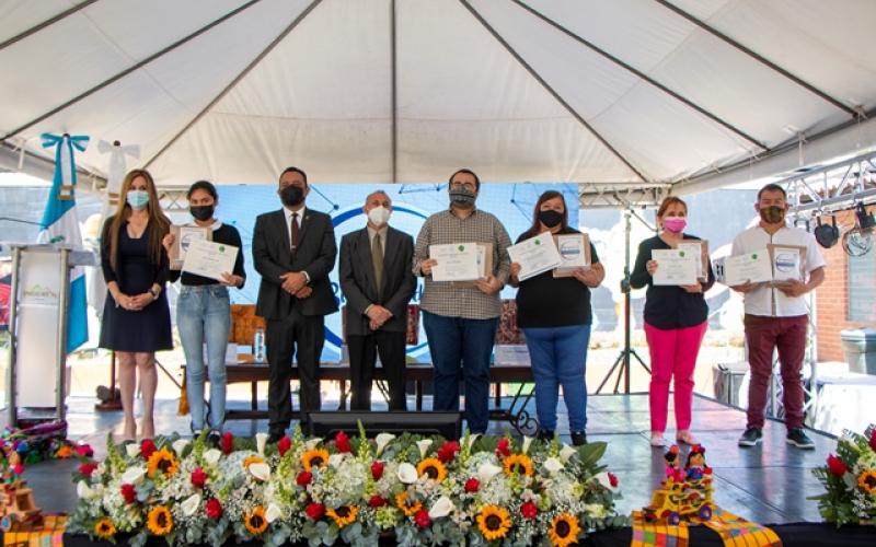 Arrendatarios y artesanos del Mercado de Artesanías obtienen Sellos de Bioseguridad Turística