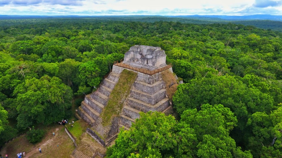 YAXHÁ ESTRENA ESCALINATAS Y PLATAFORMAS PANORÁMICAS  PARA RECIBIR A LOS TURISTAS